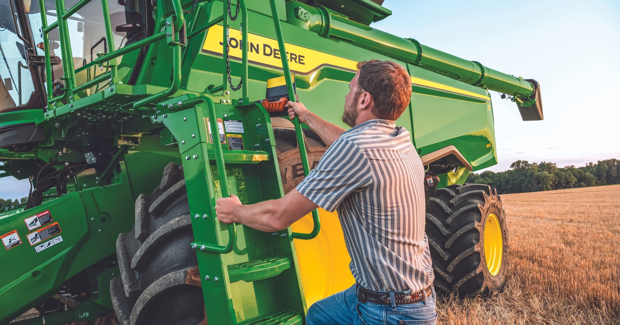 John Deere S7 Combine