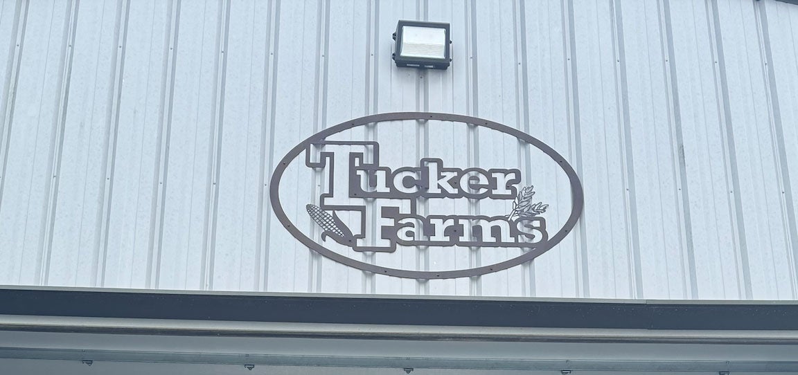 tucker-farm-logo