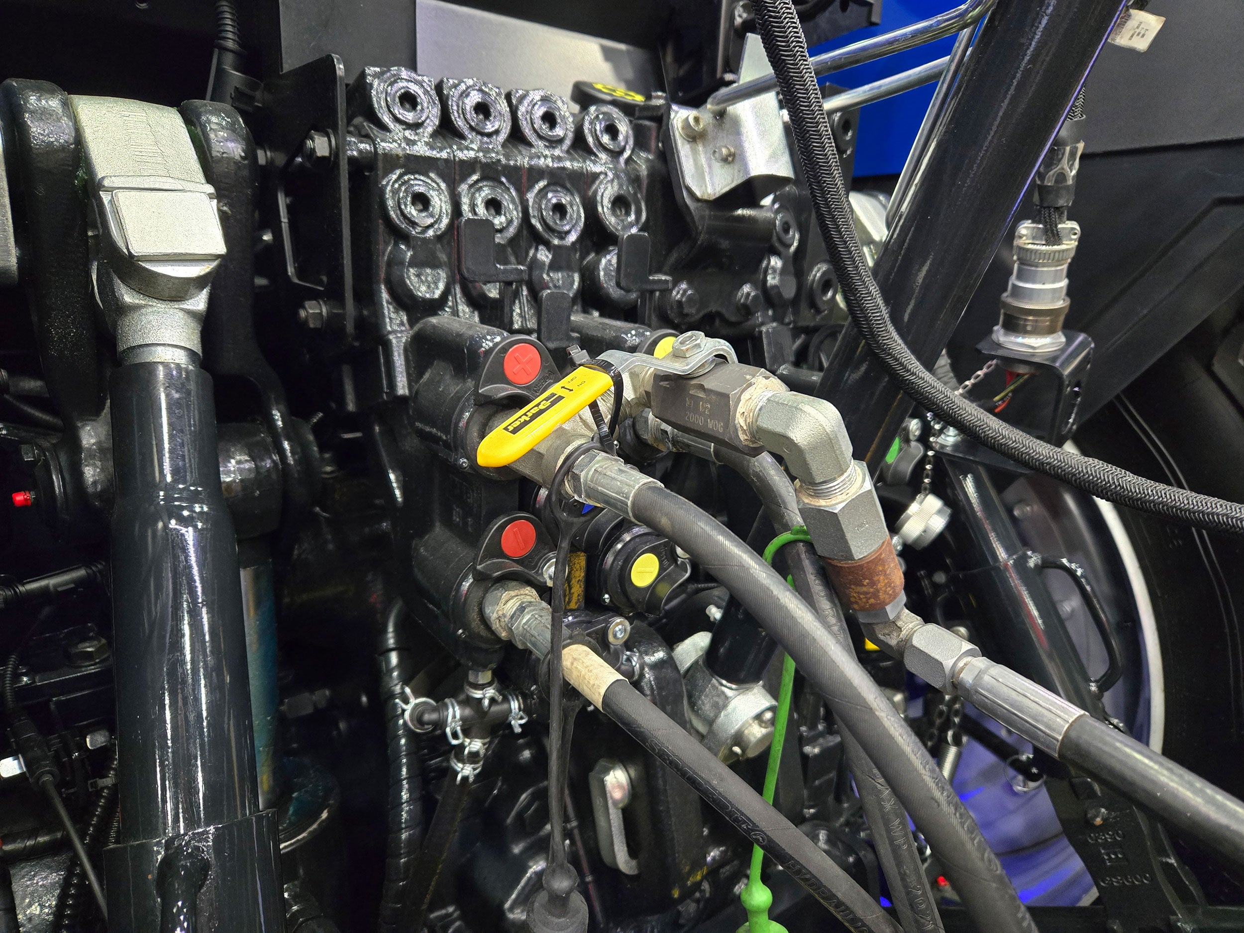 New-Holland-T7-hoses